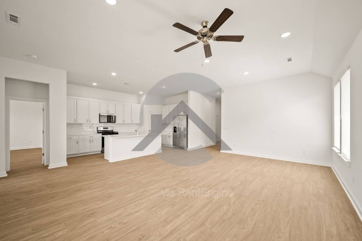 621 Riley Ln - Photo 3 of 10