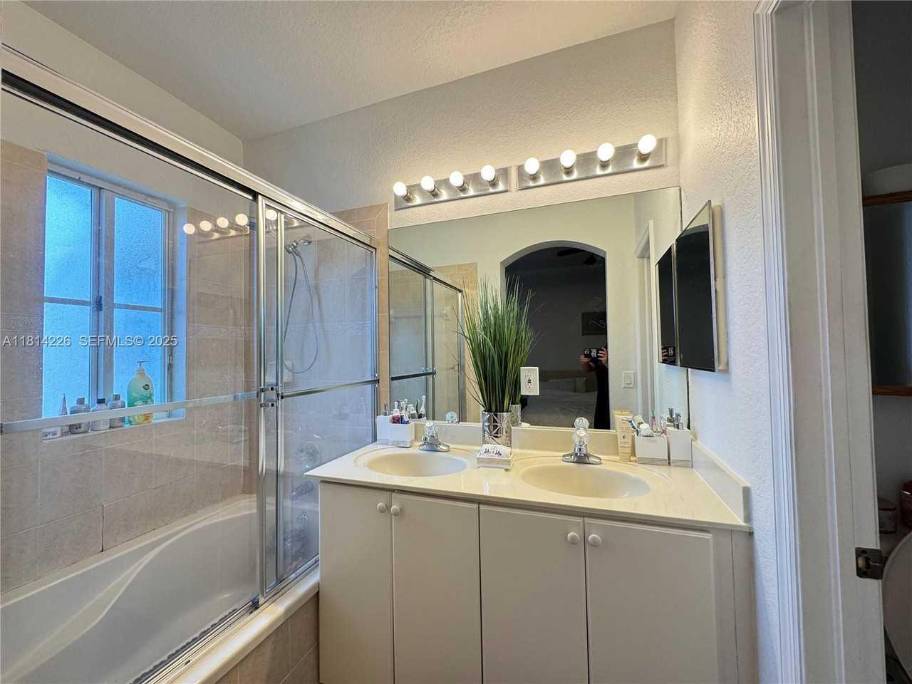 10833 Northwest 83rd Street #7 - Photo 5 of 34