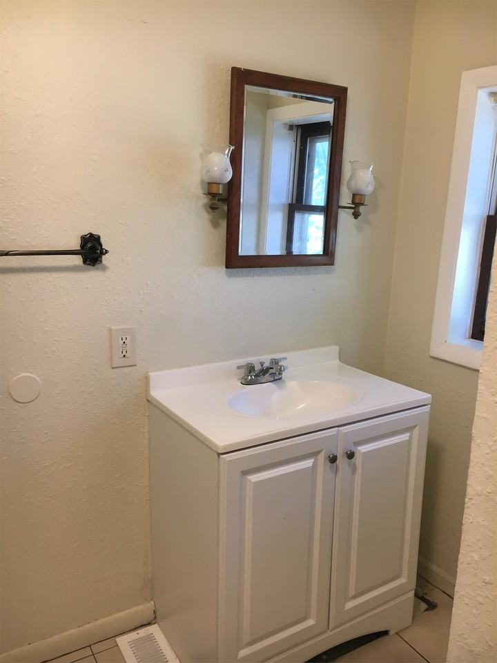 1336 S 10th St - Photo 3 of 13