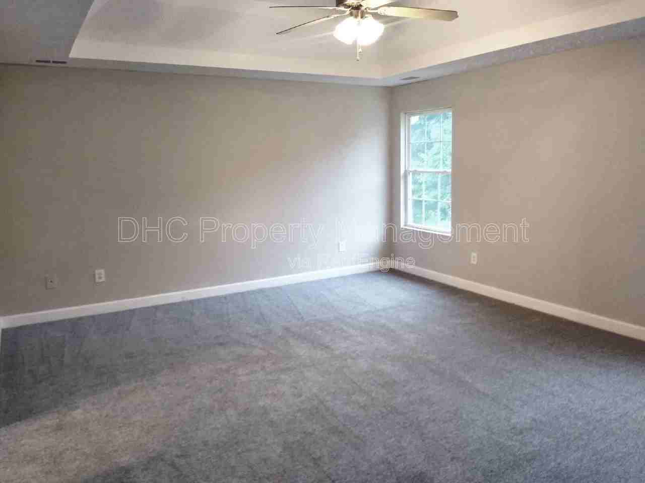 925 Revere Way - Photo 4 of 9