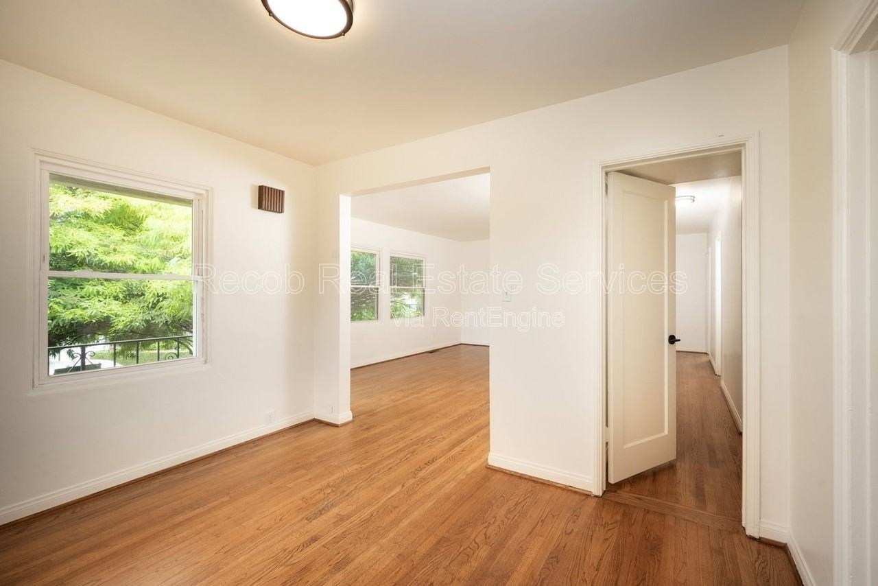 4405 60th St - Photo 5 of 24