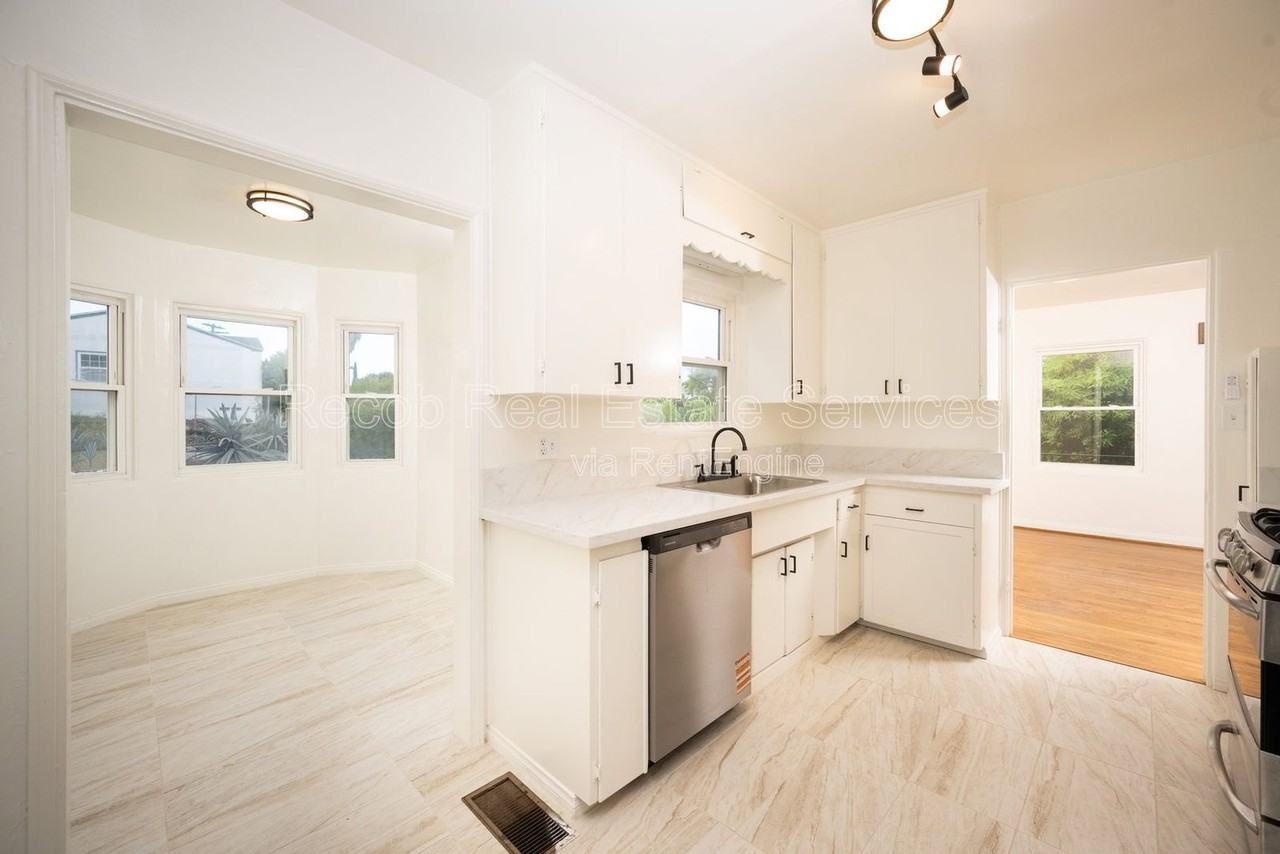 4405 60th St - Photo 6 of 24