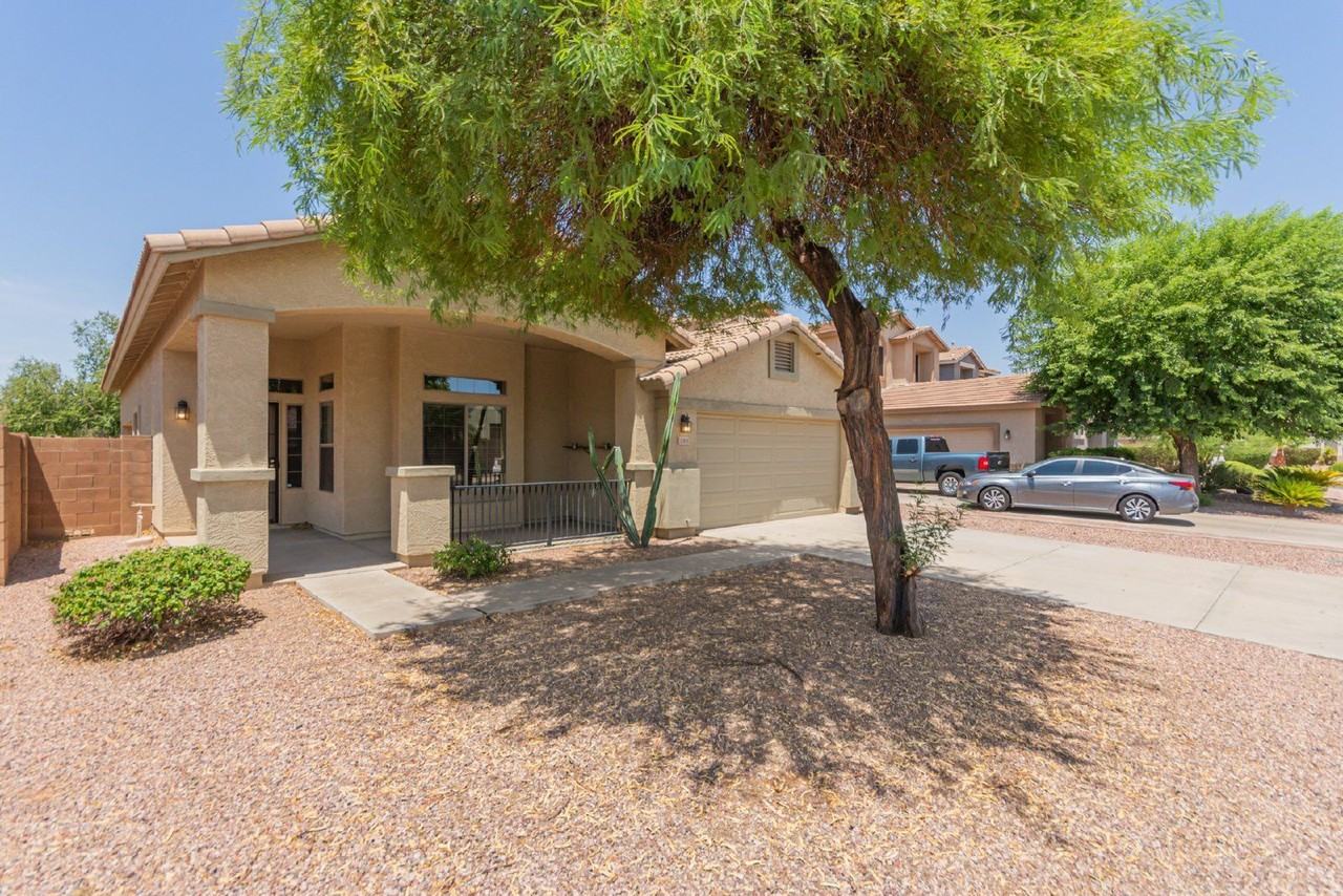 11914 N 150th Ln - Photo 2 of 32