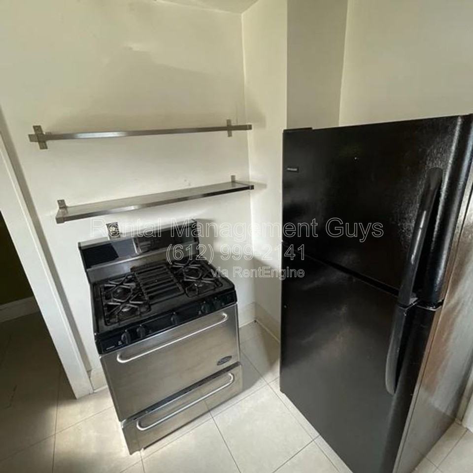 1801 Thomas Ave N - Photo 6 of 15