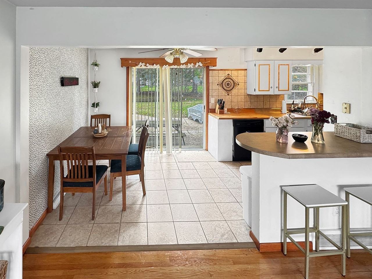 1731 Ridgewood Ave Se - Photo 5 of 13