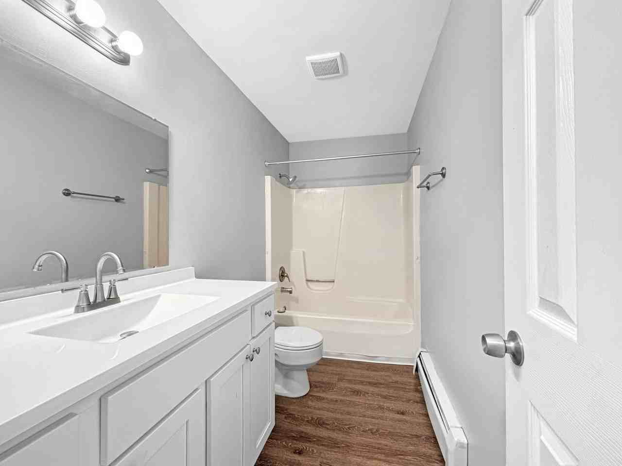 2420 36th St Sw #5 - Photo 4 of 7