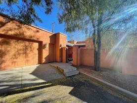 2940 N Adelaide Farms Pl - Photo 1 of 1