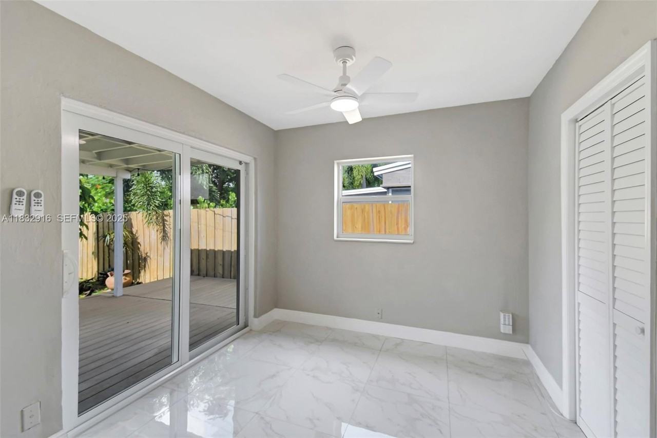 320 Northwest 51st Court - Photo 5 of 54