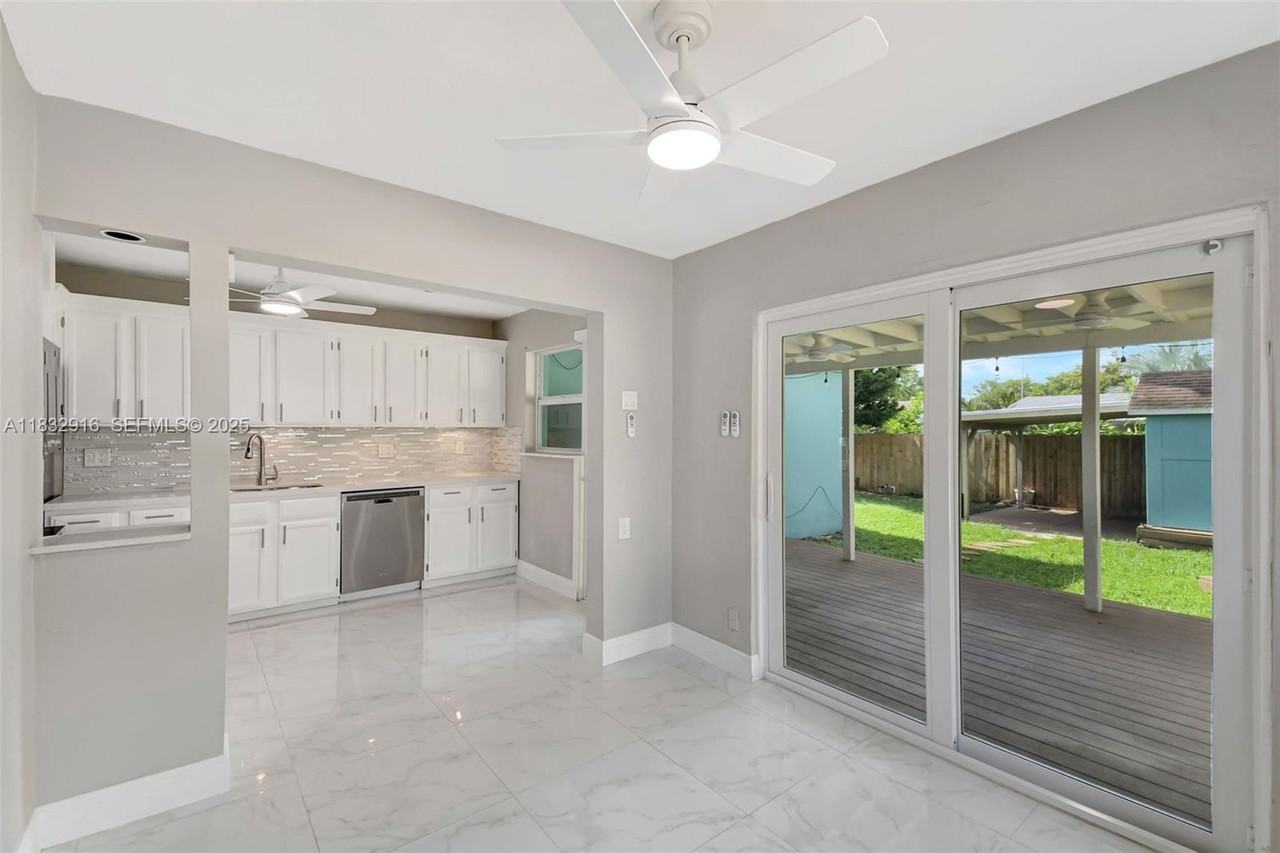 320 Northwest 51st Court - Photo 7 of 54