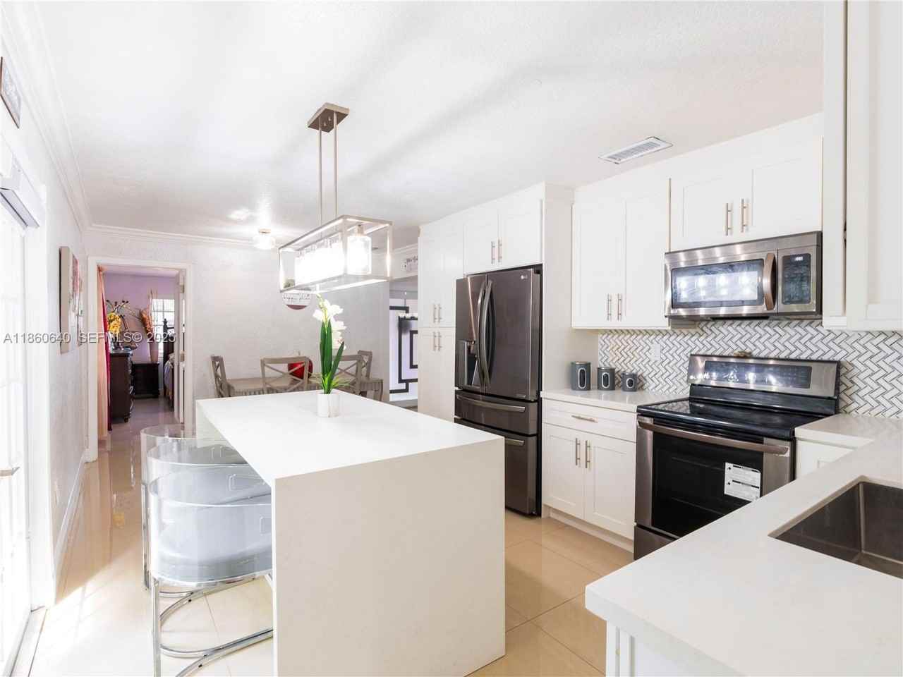 33 Northwest 58th Court - Photo 3 of 26