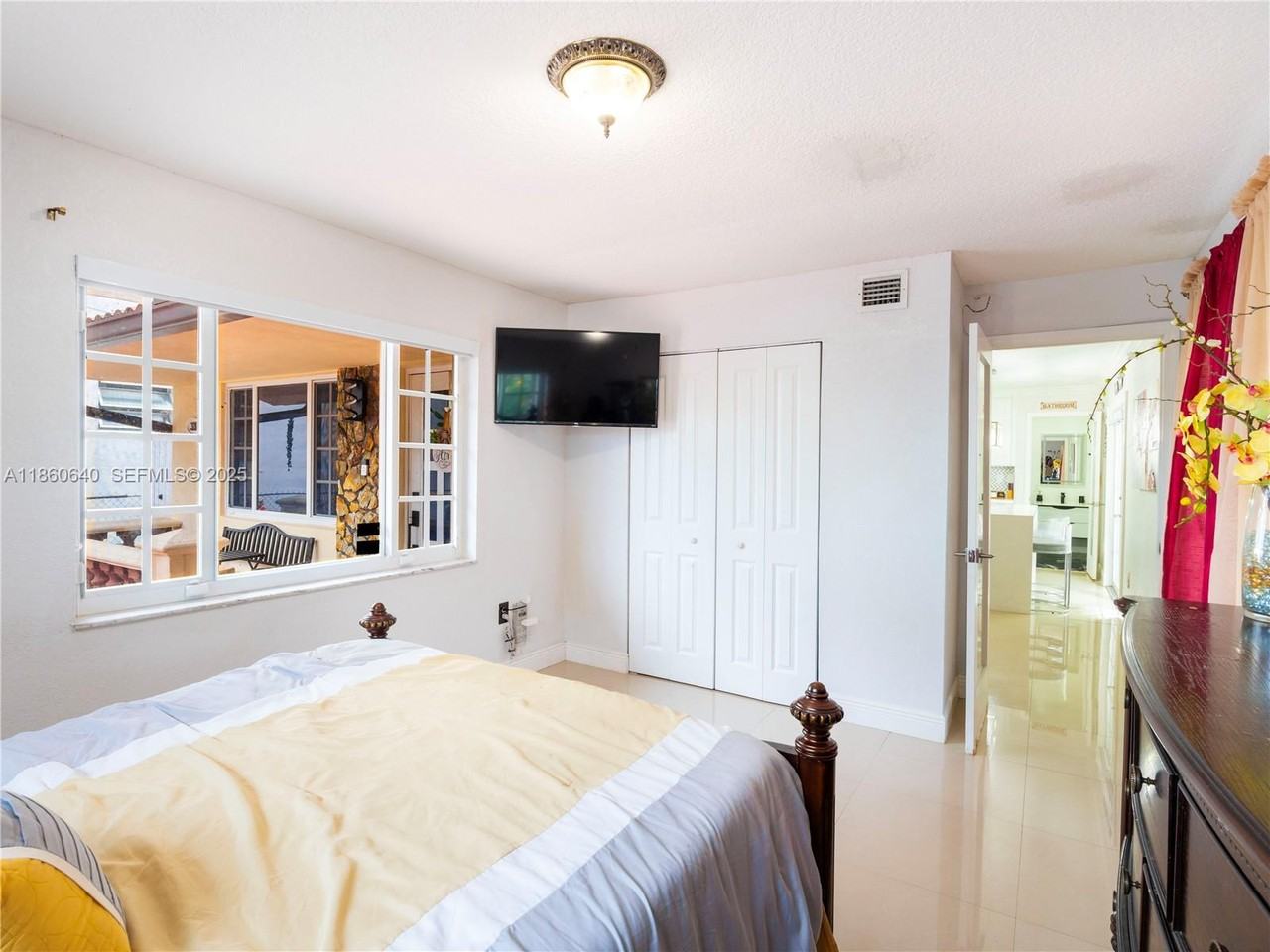 33 Northwest 58th Court - Photo 5 of 26