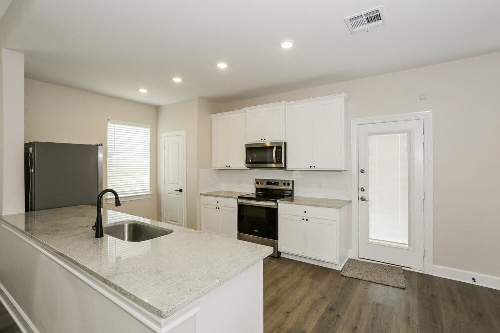 336 Live Oak Ln - Photo 7 of 16