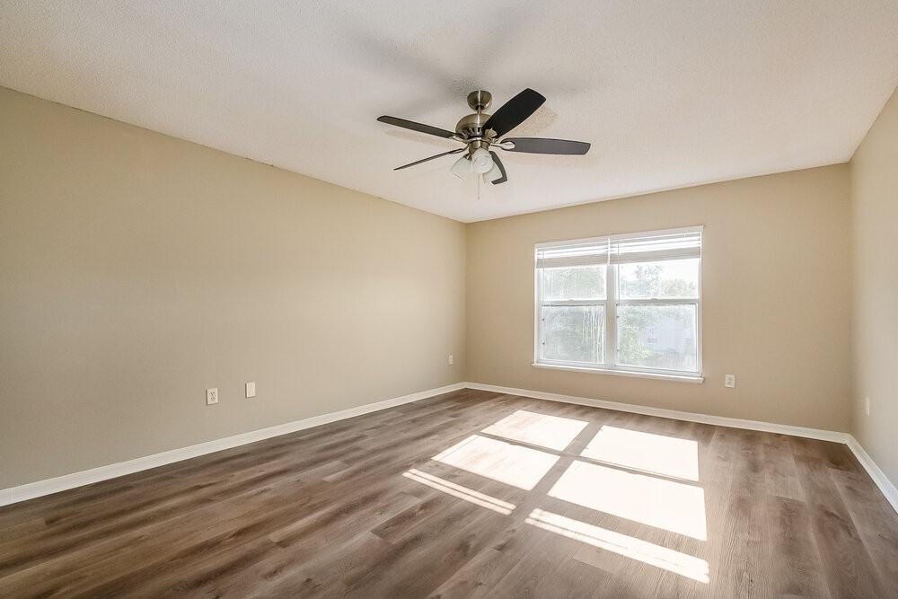 336 Pleasant Gardens Dr - Photo 4 of 17