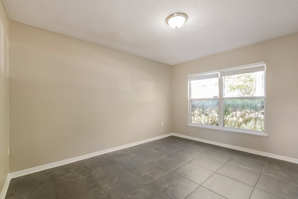 336 Pleasant Gardens Dr - Photo 6 of 17