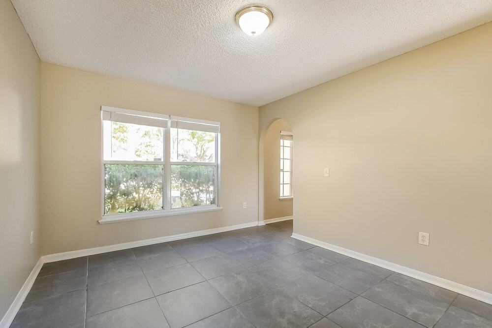 336 Pleasant Gardens Dr - Photo 7 of 17