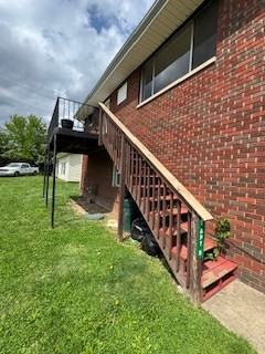 1336 Memorial Blvd W - Photo 2 of 10