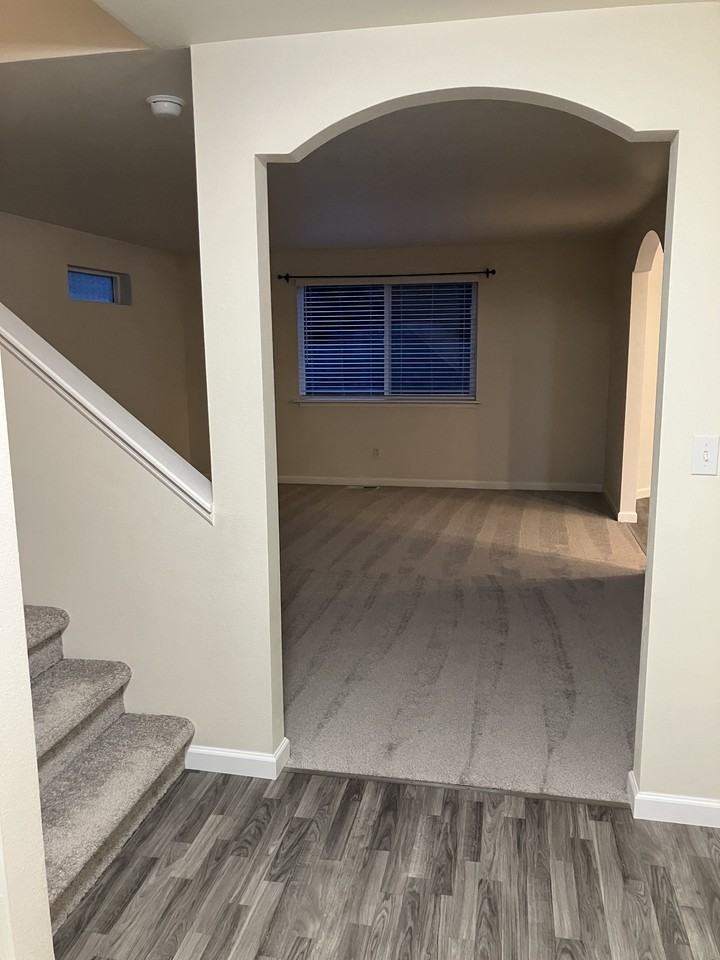 407 N 5th Ave Sw #A - Photo 2 of 6