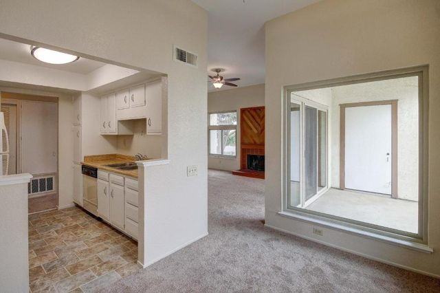 2402 N Main St #NA - Photo 4 of 7