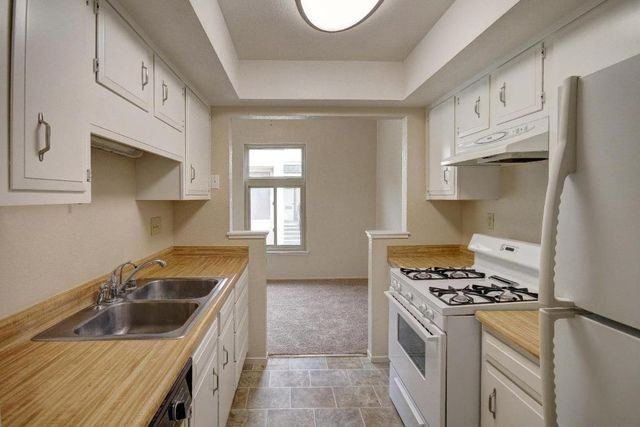 2402 N Main St #NA - Photo 5 of 7