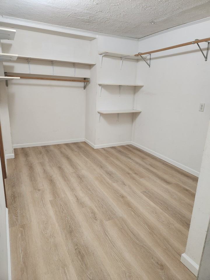 643 Summit Ave #B - Photo 5 of 8