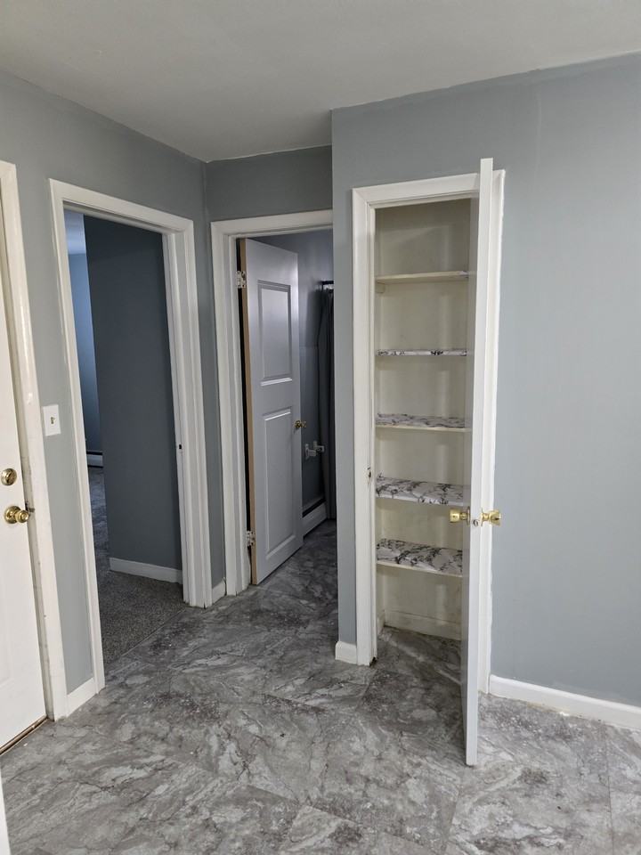 914 Burr St - Photo 3 of 26