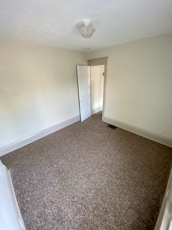 418 Waukazoo Ave #4 - Photo 5 of 7