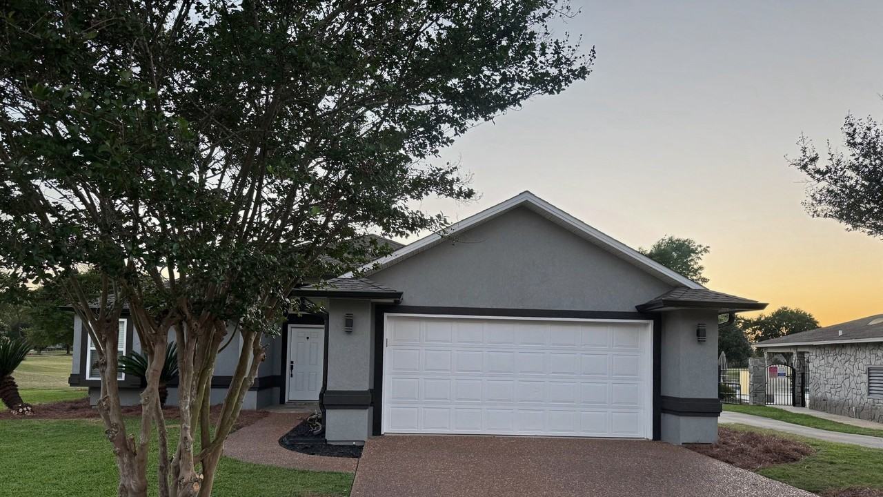 3201 Kingsmill Dr - Photo 2 of 20