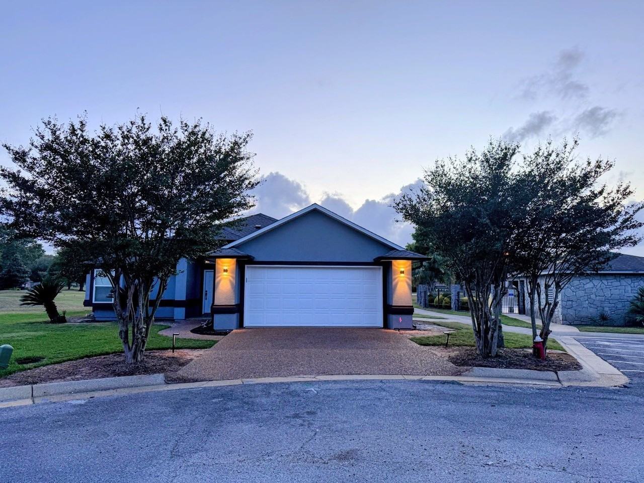 3201 Kingsmill Dr - Photo 5 of 20