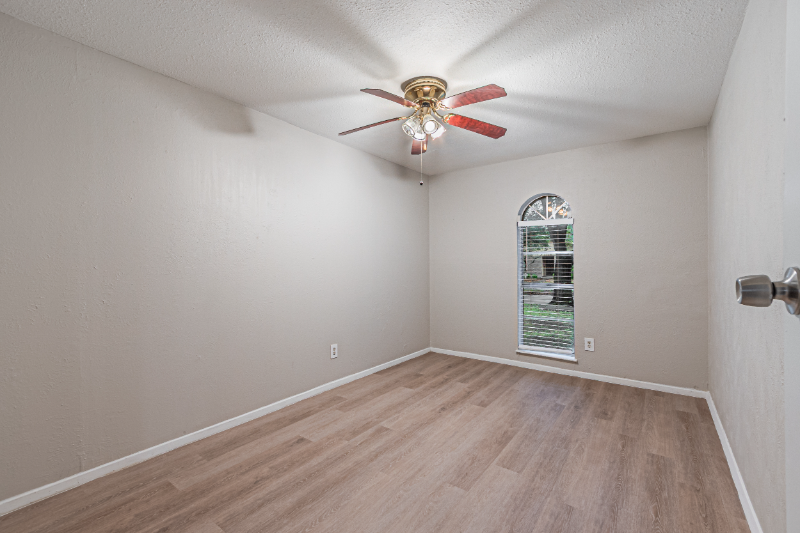 3728 Yosemite Dr - Photo 7 of 14