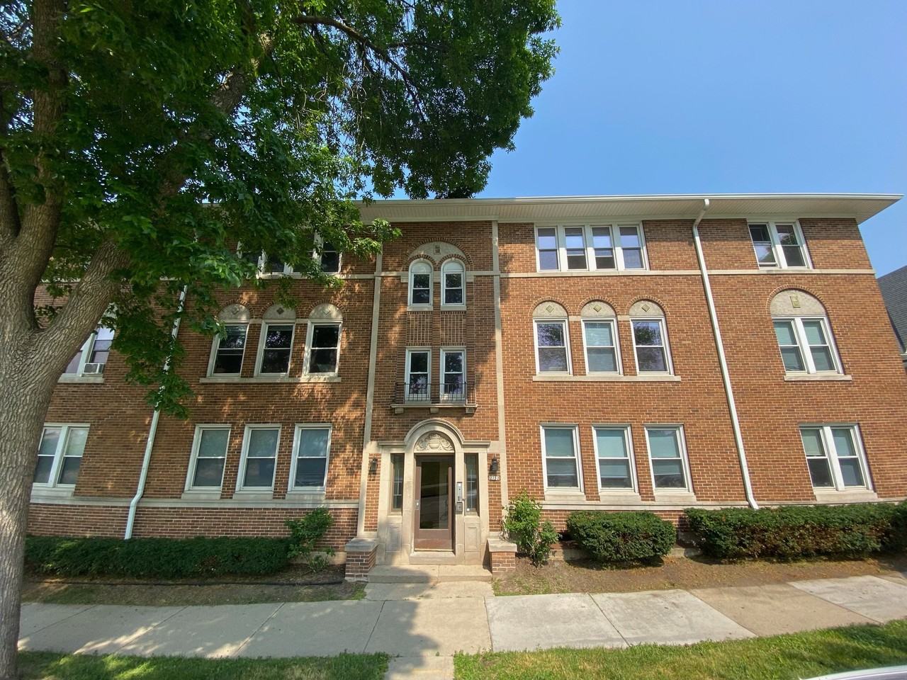 2752 N Bartlett Ave #3 - Photo 2 of 10