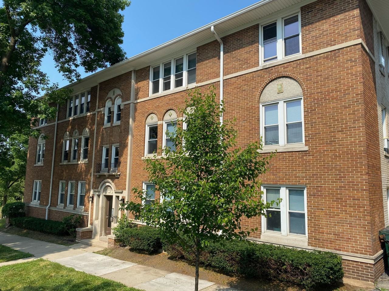 2752 N Bartlett Ave #3 - Photo 3 of 10