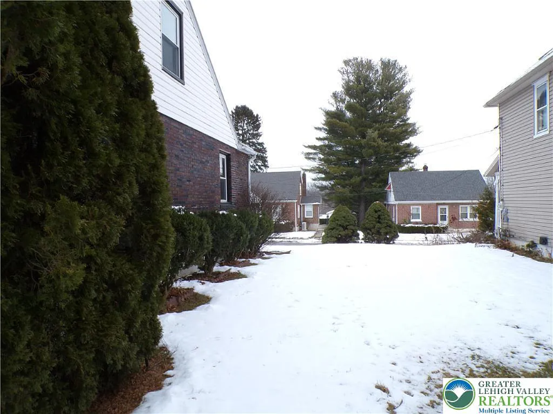 2250 Siegfried Ave - Photo 4 of 7