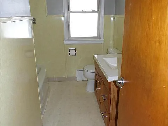 2250 Siegfried Ave - Photo 6 of 7