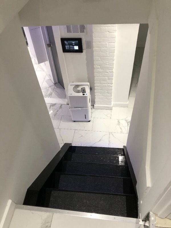 196 Danforth Ave - Photo 5 of 8