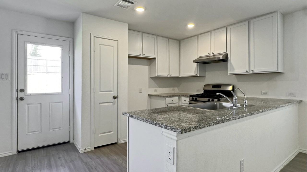 13930 Wool Park - Photo 4 of 11