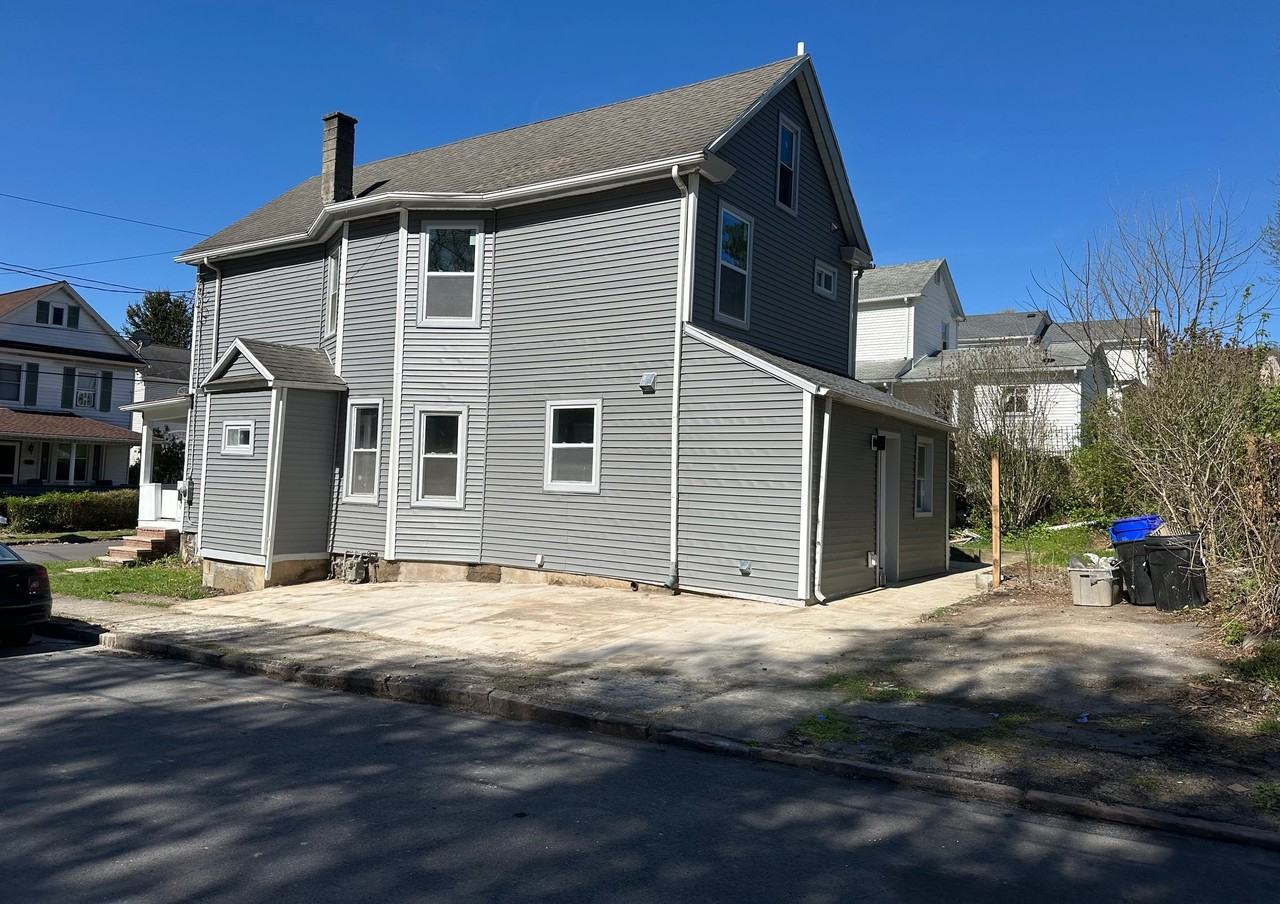 79 Washington St - Photo 3 of 20