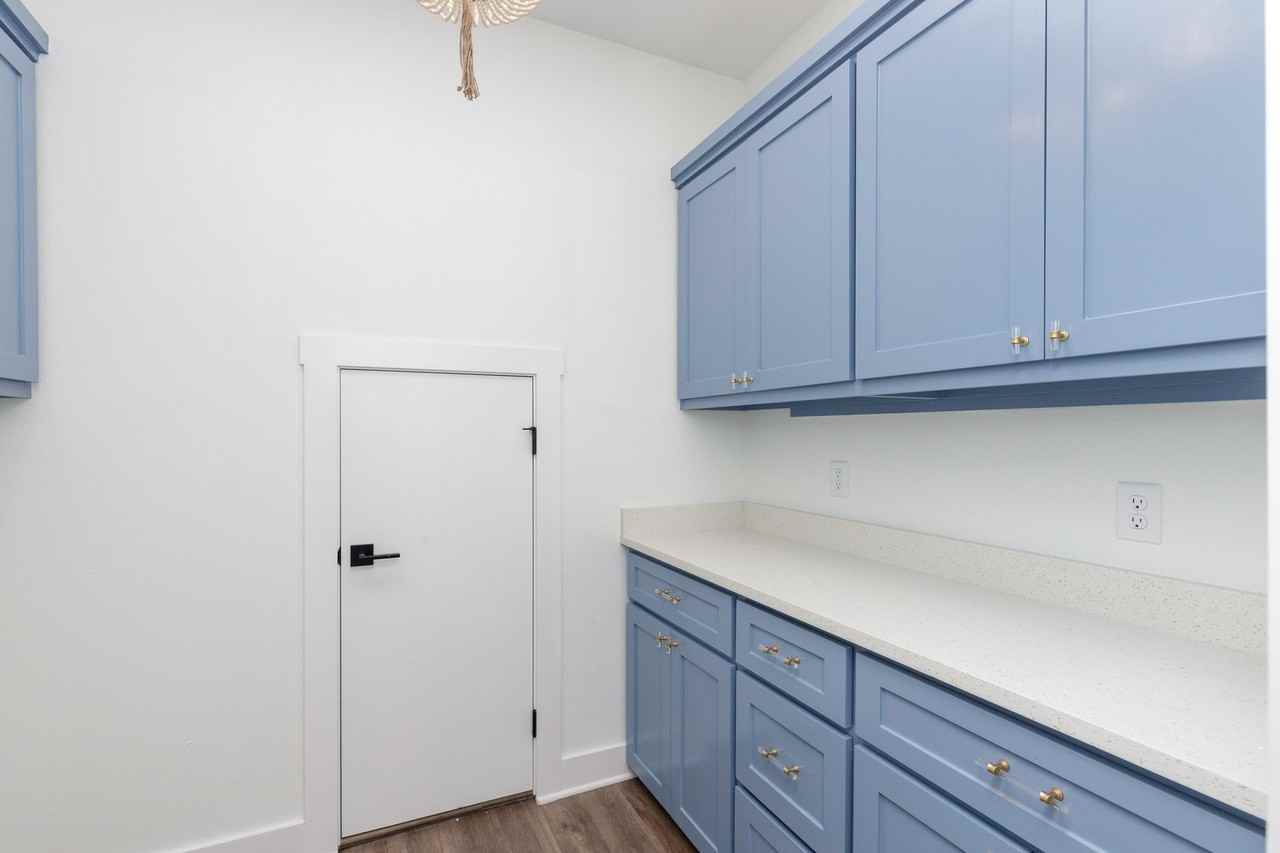 15302 E Chesapeake - Photo 4 of 11