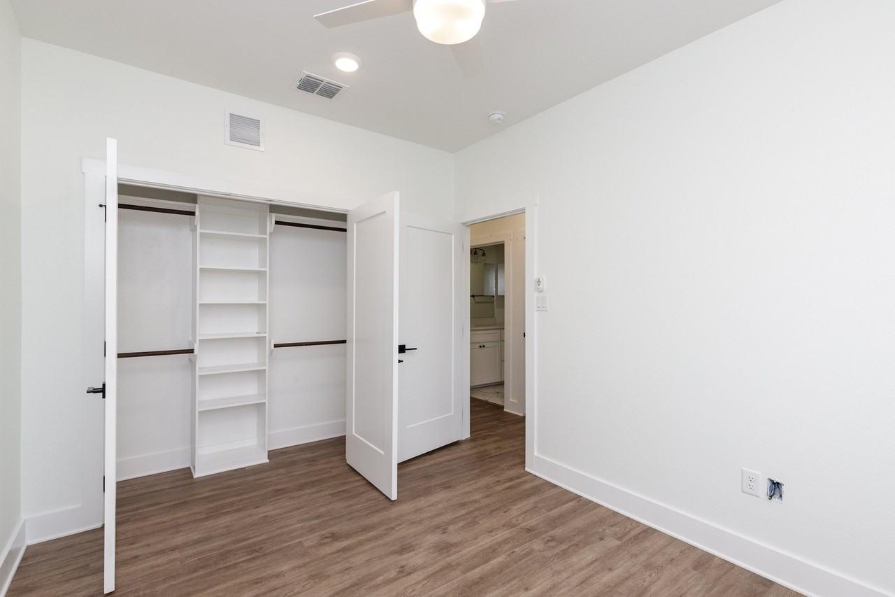 15302 E Chesapeake - Photo 7 of 11