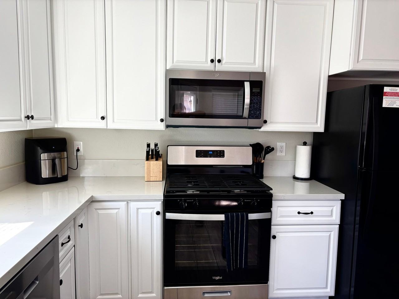 12765 Shadybend Dr - Photo 3 of 7