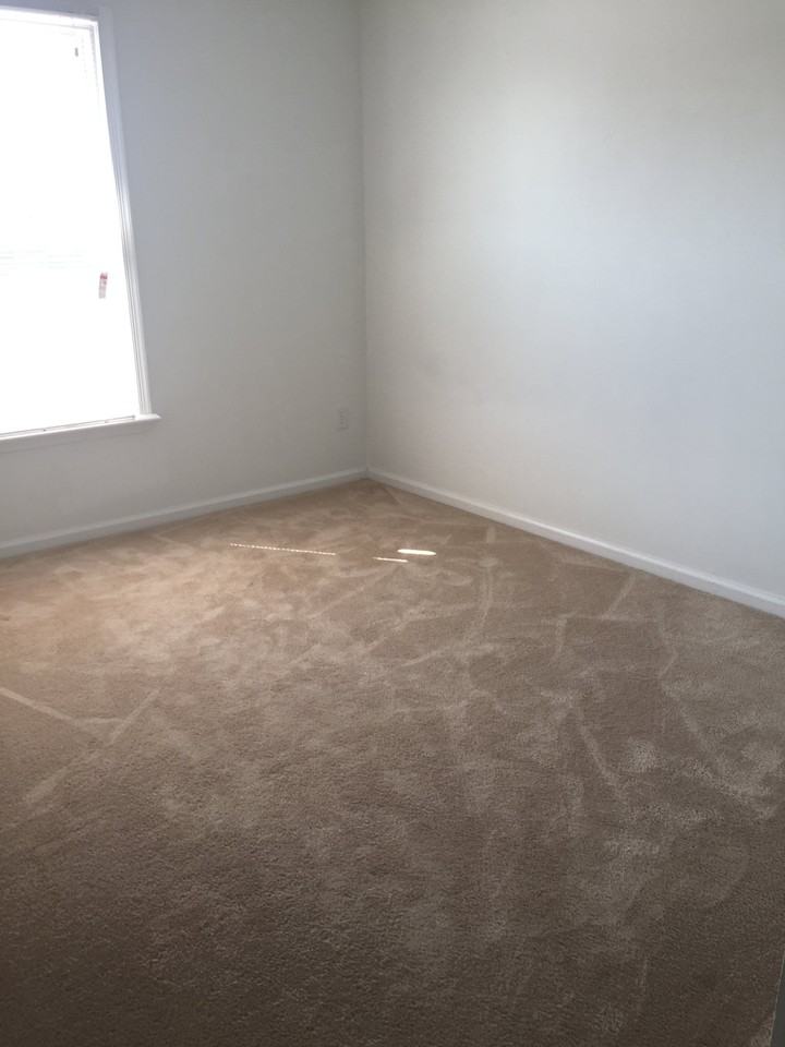 728 Kennesaw Ct - Photo 5 of 11