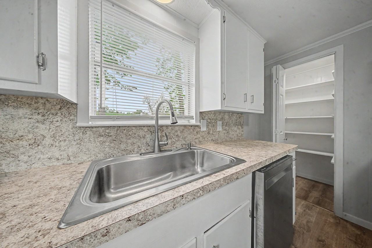 310 Powers St - Photo 5 of 15