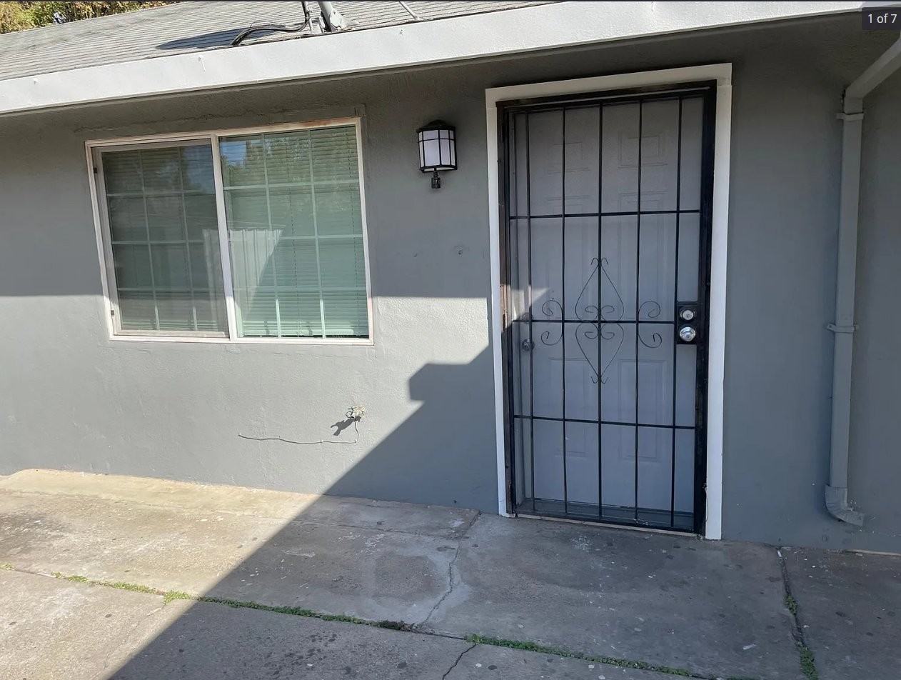 809 Marion St - Photo 2 of 8