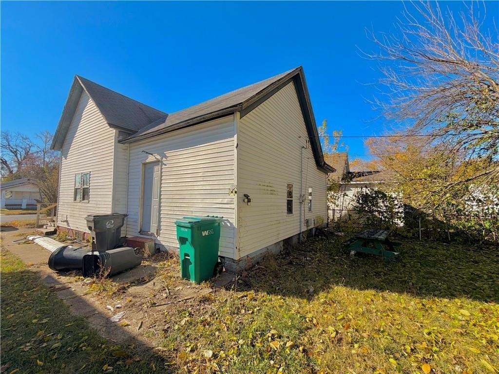 1646 E Wood St - Photo 2 of 20