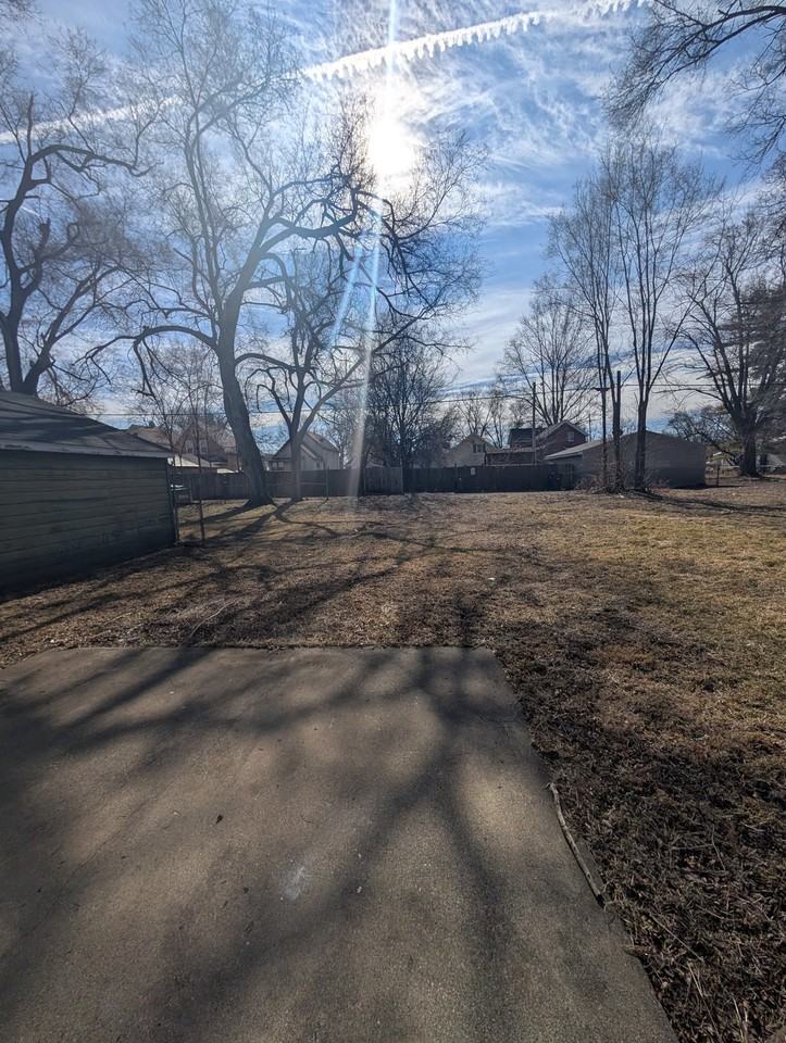 2116 W Garden St - Photo 4 of 20