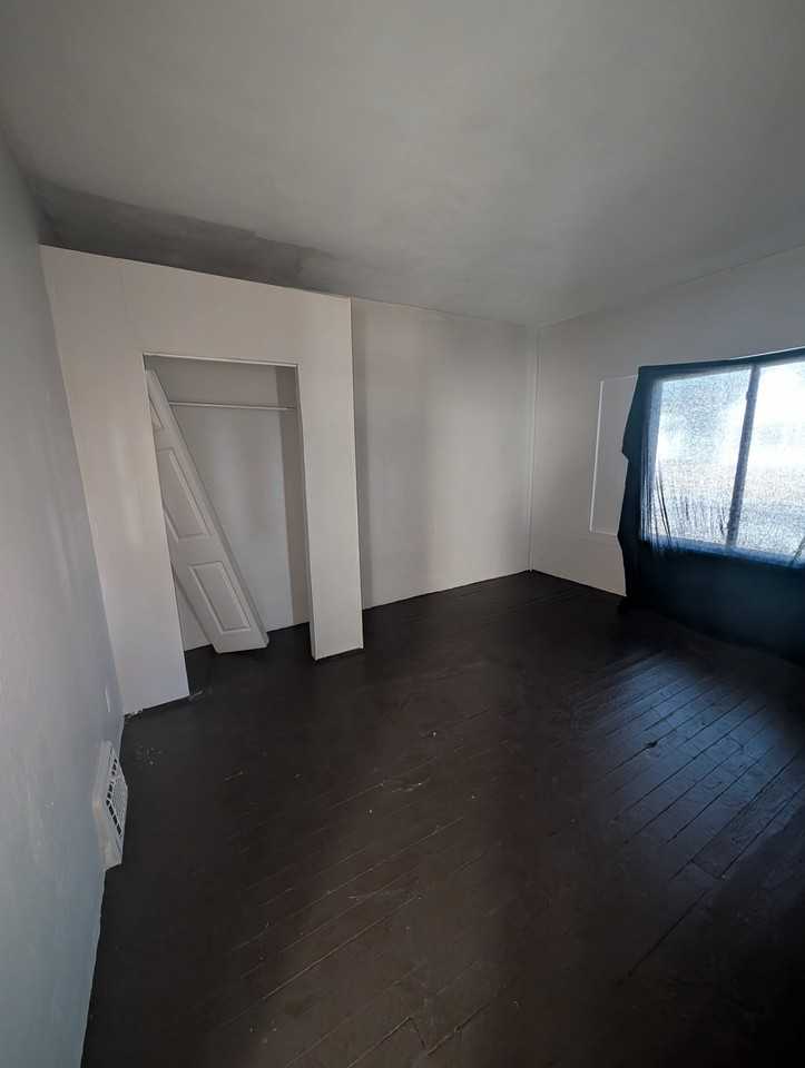 2116 W Garden St - Photo 5 of 20