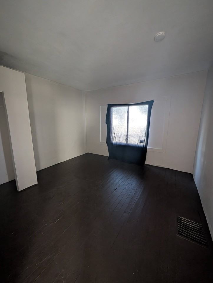 2116 W Garden St - Photo 6 of 20