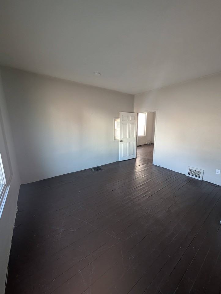 2116 W Garden St - Photo 7 of 20