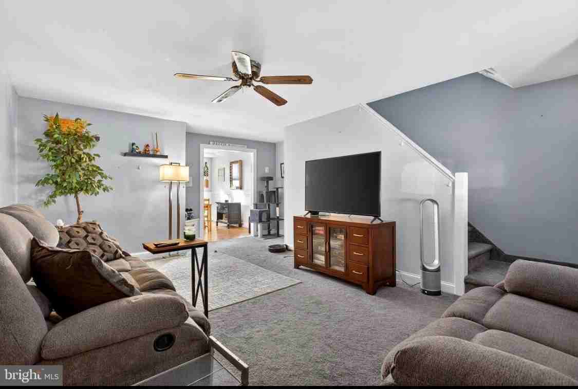 304 Pine St - Photo 2 of 17