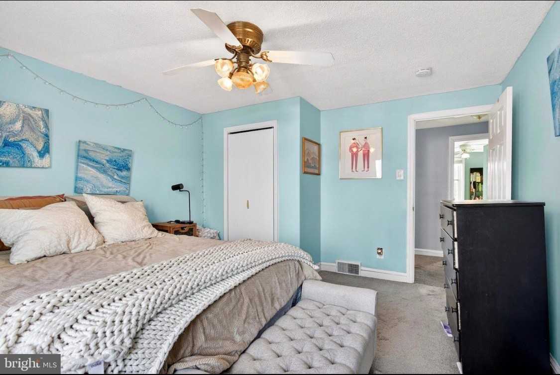 304 Pine St - Photo 4 of 17