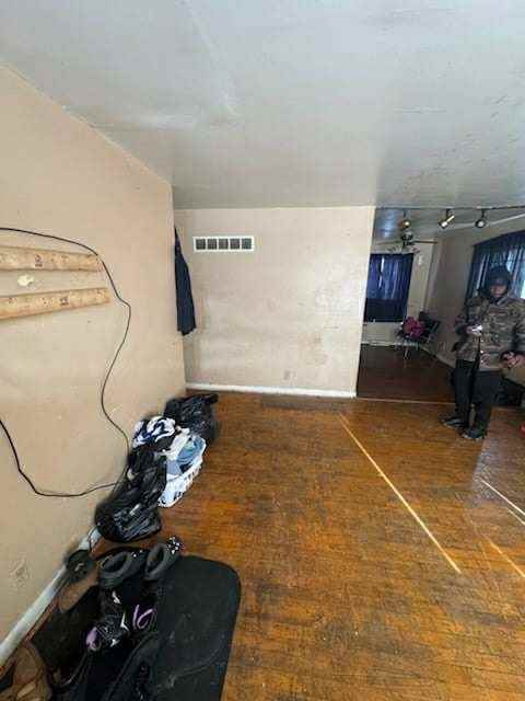 622 W York Ave - Photo 4 of 20